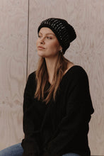 Load image into Gallery viewer, Santani Beanie Black