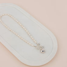 Load image into Gallery viewer, Short Pearl Necklace