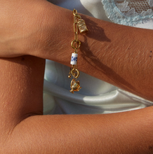 Load image into Gallery viewer, Paperclip Charm Bracelet Gold