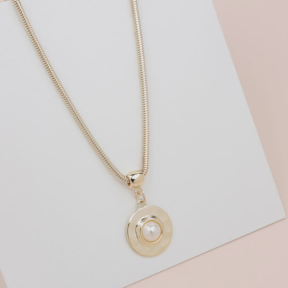 Short Gold Pearl Necklace