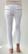 Load image into Gallery viewer, Classic Button Jean White