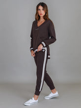 Load image into Gallery viewer, Pammy Sweatshirt Truffle
