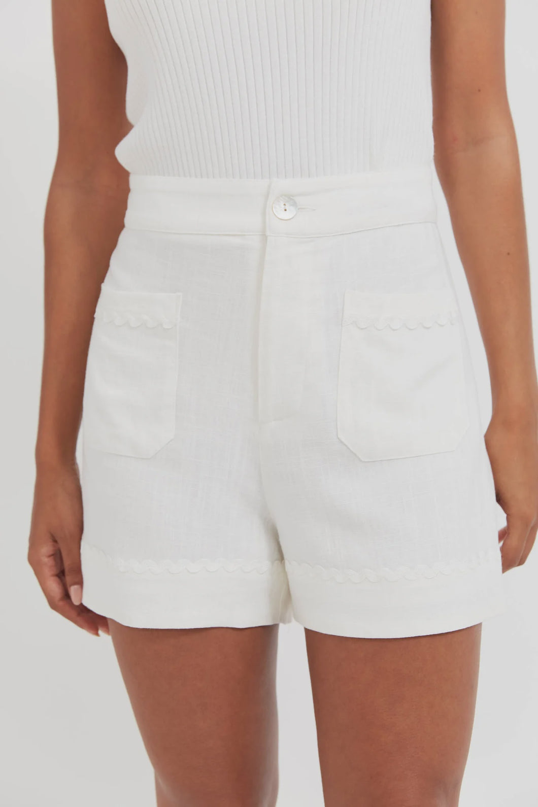 Haiti Short - White