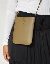 Load image into Gallery viewer, Paola Pouch Olive
