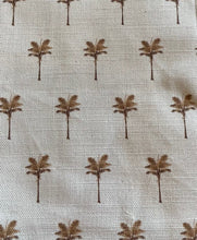 Load image into Gallery viewer, Organic Cleansing Wipes Palm
