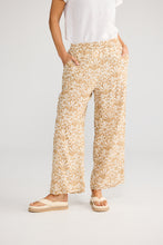 Load image into Gallery viewer, Playa Pant Taupe Spring Fan
