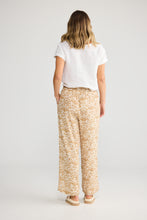 Load image into Gallery viewer, Playa Pant Taupe Spring Fan
