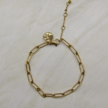 Load image into Gallery viewer, Paperclip Charm Bracelet Gold
