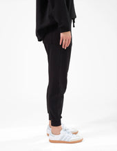 Load image into Gallery viewer, STELLA ESSENTIALS Avenue Pant Logo - Black
