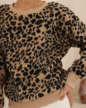 Load image into Gallery viewer, Leopard Fleece Sweat
