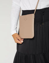 Load image into Gallery viewer, Paola Pouch Mocha
