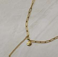 Load image into Gallery viewer, Chunky Paperclip Charm Necklace Gold
