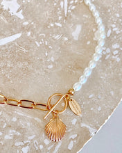 Load image into Gallery viewer, Seashells Necklace Gold
