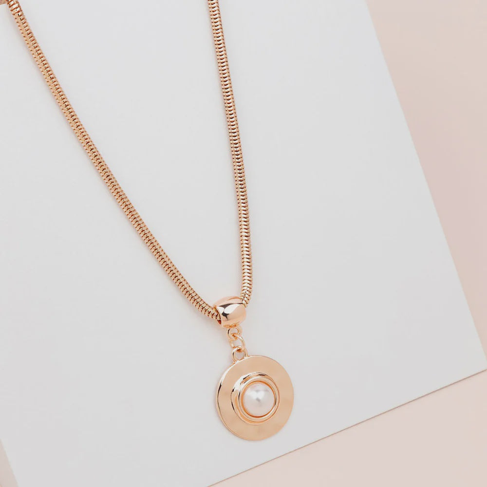 Short Rose Pearl Necklace