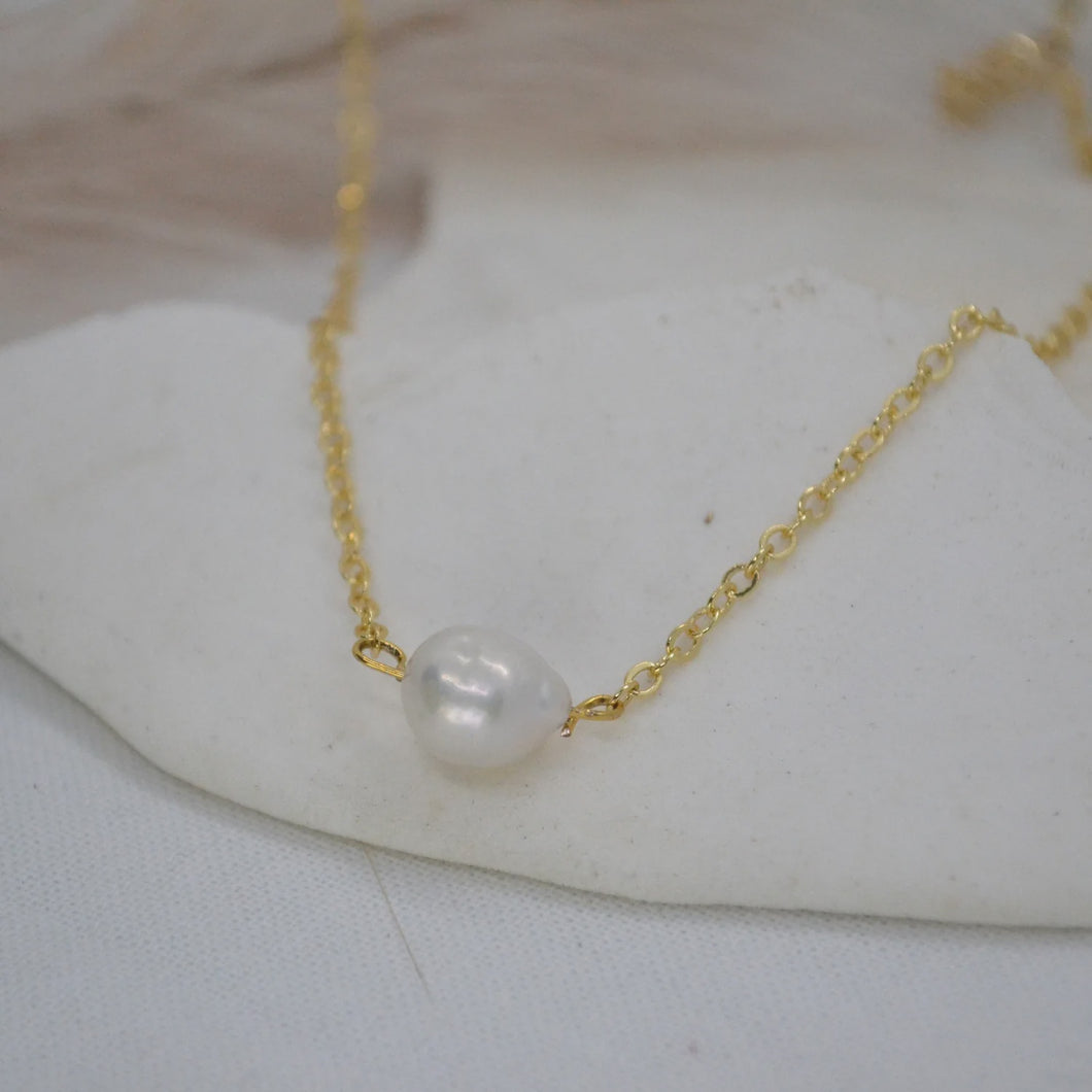 Satu Pearl Pendant Necklace